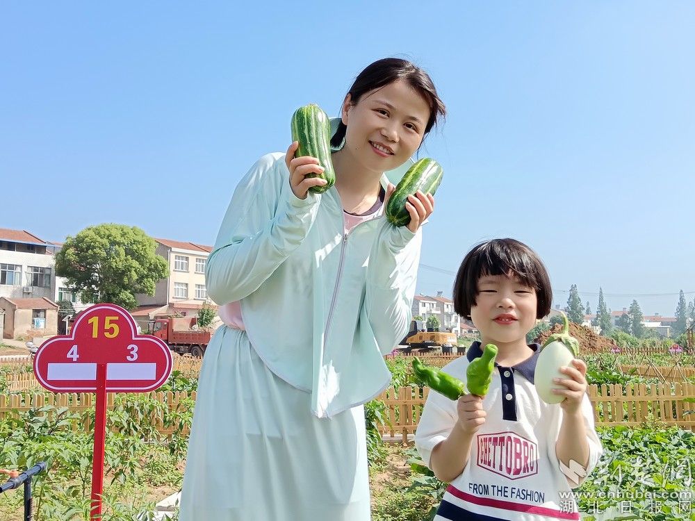 收獲的喜悅。通訊員 程愛(ài)華 攝.jpg.jpg